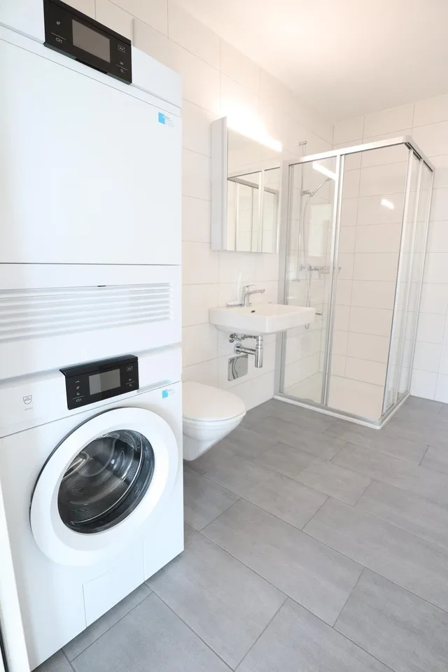 Ideal für mich! Moderne 2.5 Z-Wohnung mit eigenem Waschturm