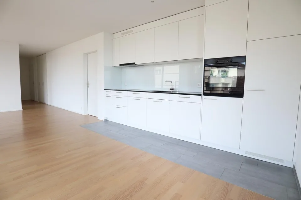 Ideal für mich! Moderne 2.5 Z-Wohnung mit eigenem Waschturm