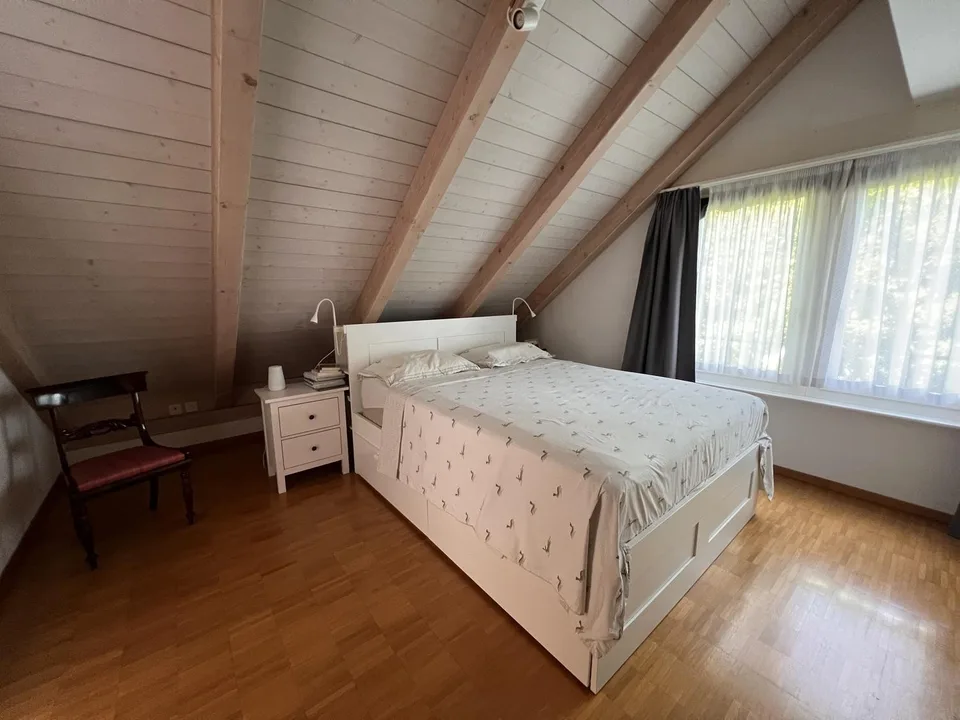 Helle und geräumige 5.5-Zimmer-Duplex Wohnung in Watt, nahe der Natur und nur 15 Min vom ZH HB entfernt.