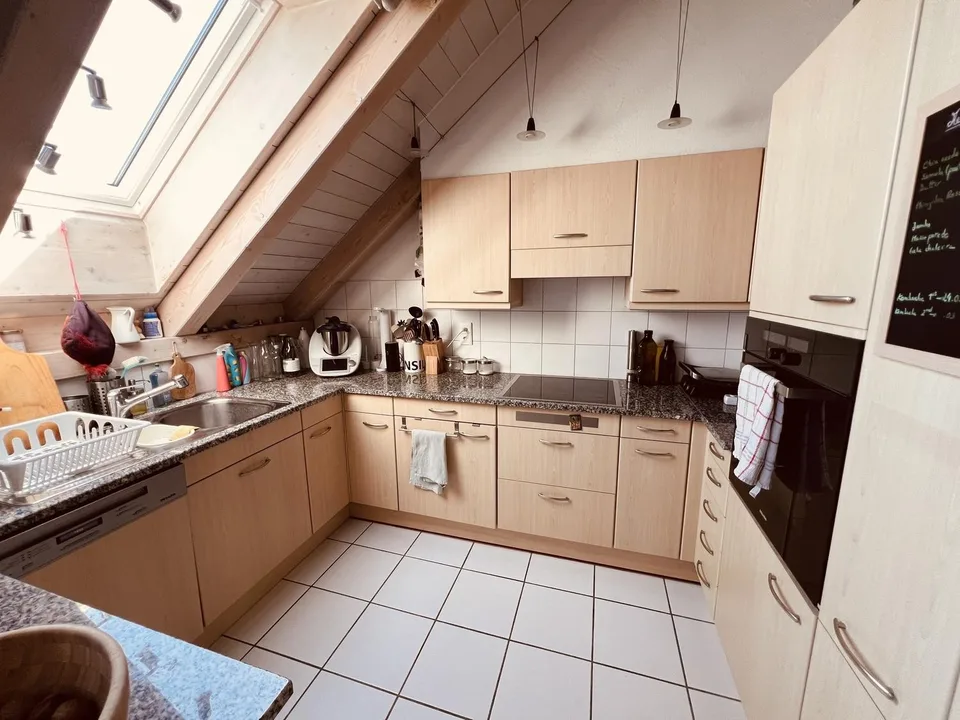 Helle und geräumige 5.5-Zimmer-Duplex Wohnung in Watt, nahe der Natur und nur 15 Min vom ZH HB entfernt.