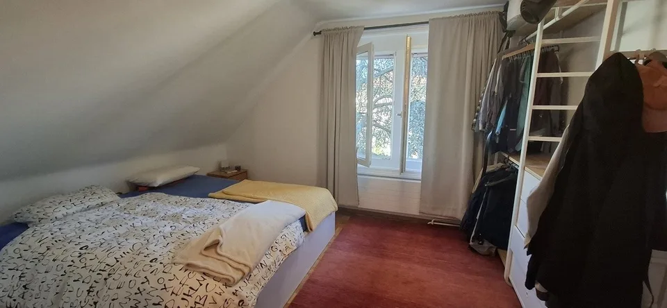 Befristet Okt/Nov '26: WG-Zimmer + Büro im schönen Kreis 7 - Seesicht inklusive!
