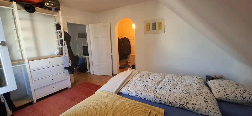 Befristet Okt/Nov '26: WG-Zimmer + Büro im schönen Kreis 7 - Seesicht inklusive!