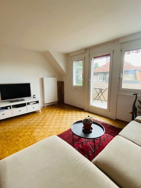 Befristet Okt/Nov '26: WG-Zimmer + Büro im schönen Kreis 7 - Seesicht inklusive!