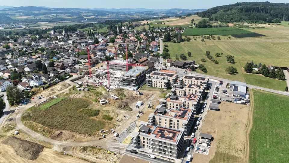 Ganz oben. Ganz frei. Ganz Zuhause - exklusive 3.5-Zi.-Attikawohnung in Berg