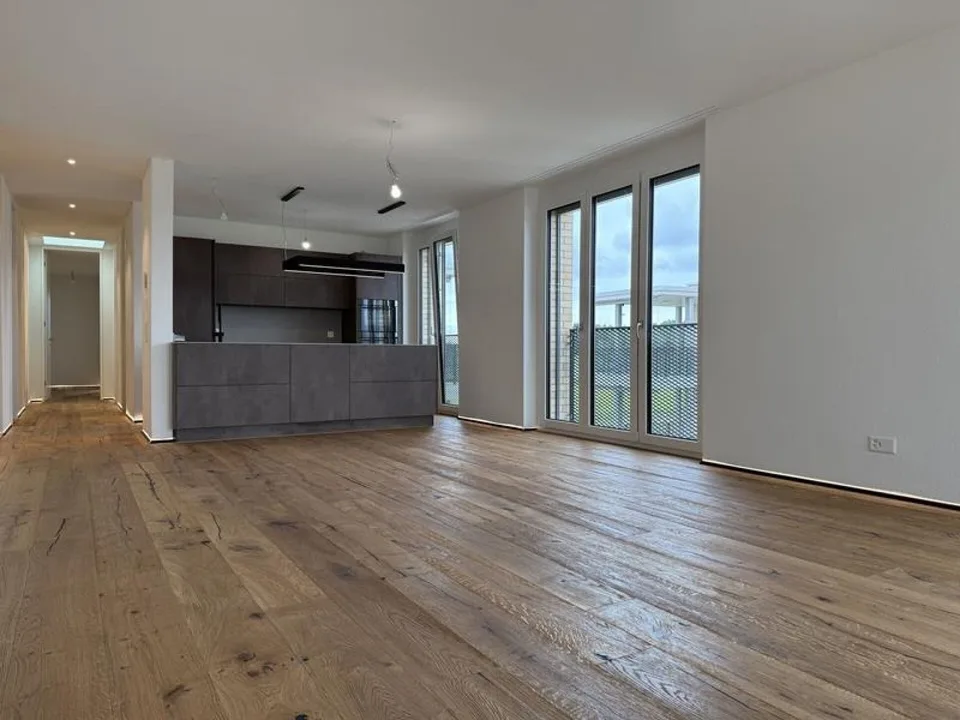 Ganz oben. Ganz frei. Ganz Zuhause - exklusive 3.5-Zi.-Attikawohnung in Berg