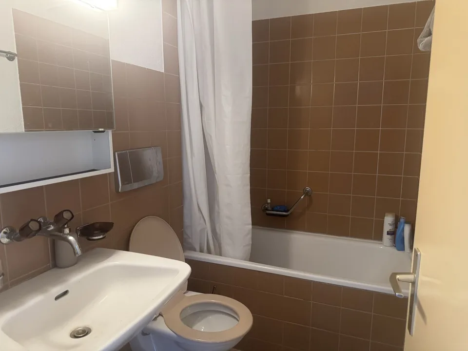 Single room- female only