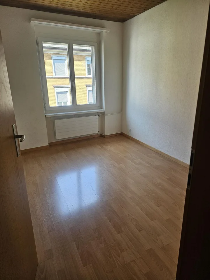 Befristet für 1 Jahr, Schöne 4-Zimmerwohnung Nähe Limmat per 15.08.2026