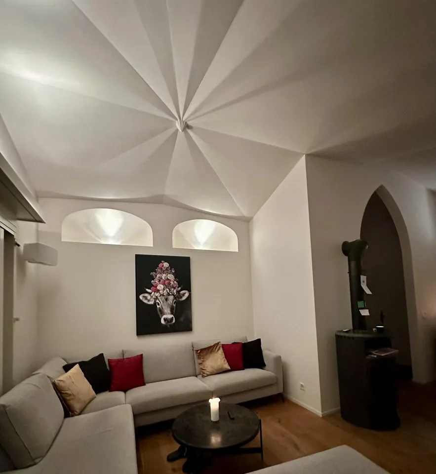Einzigartige 4.5 Zimmer Dachwohnung in Rothenburg mit wunderschöner Aussicht. Inklusive Garagenplatz.