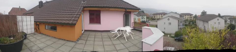 Attraktive 2.5-Zimmer-Attikawohnung mit grosser Terrasse