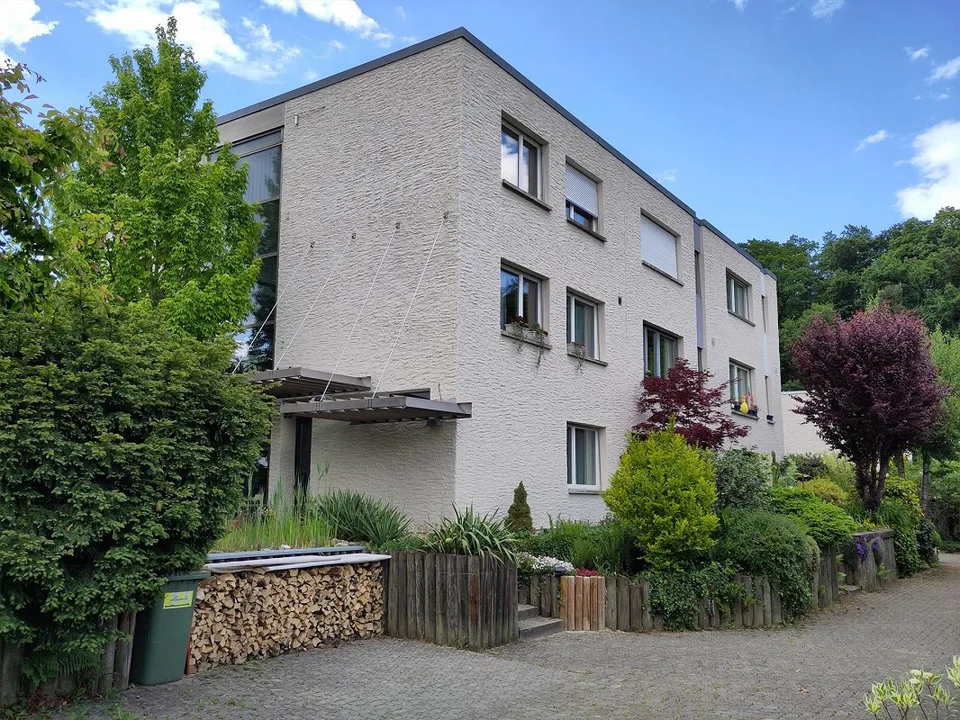 Geräumiges Eckhaus mit Garten in stadtnaher, ruhiger Lage