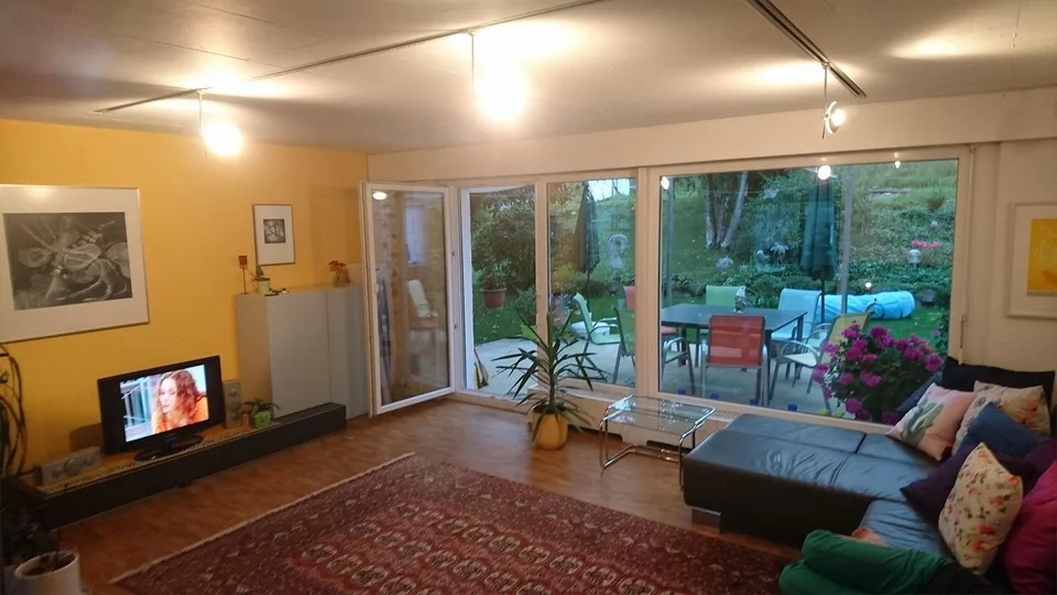 Geräumiges Eckhaus mit Garten in stadtnaher, ruhiger Lage