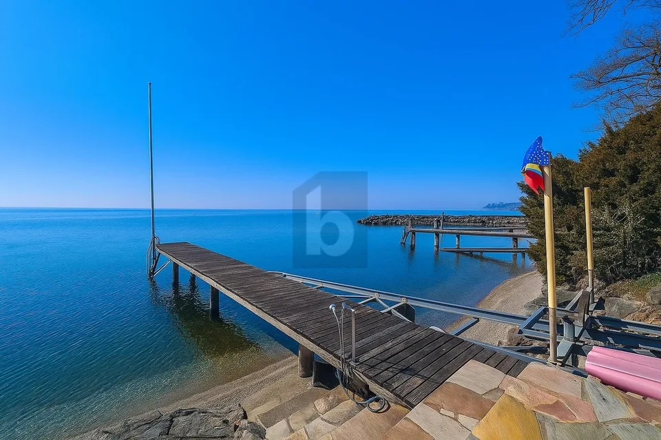 ULTRA EXCLUSIVE AVEC PLAGE ET PONTON PRIVÉS