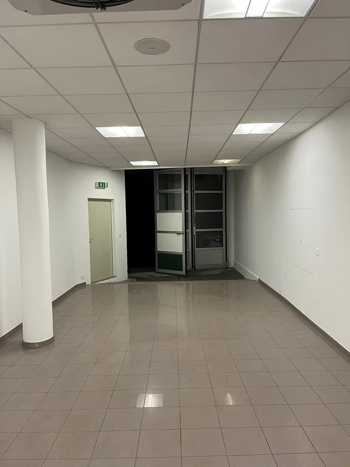 SURFACE DE STOCKAGE NON CHAUFFÉE DE PLAIN-PIED D?ENV. 78 M²