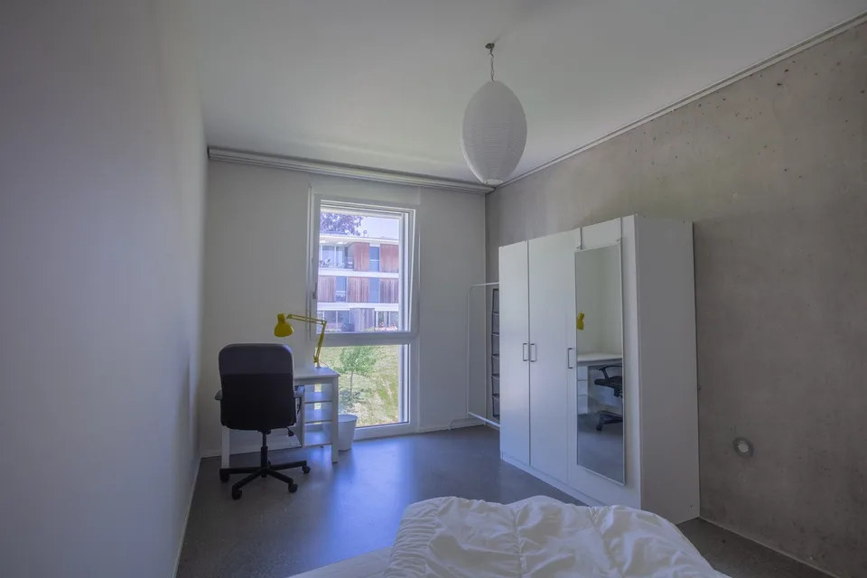 Grande chambre lumineuse dans une trés sympatique colocation