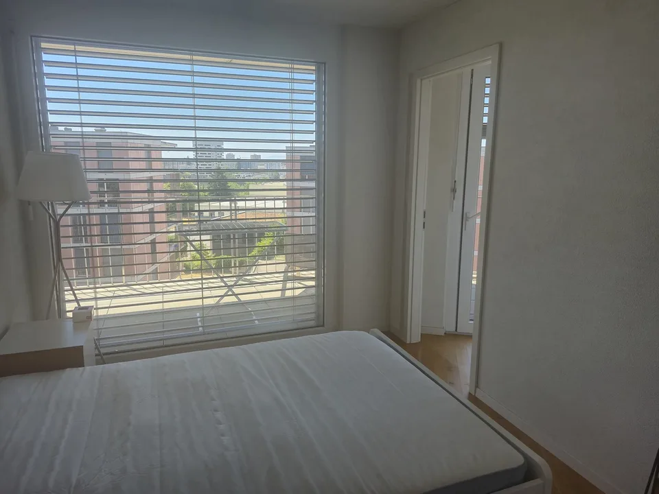 Petite chambre dans un grand appartement en colocation
