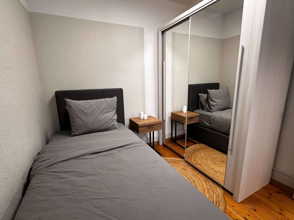 Furnished room in modernised apartment in a top location