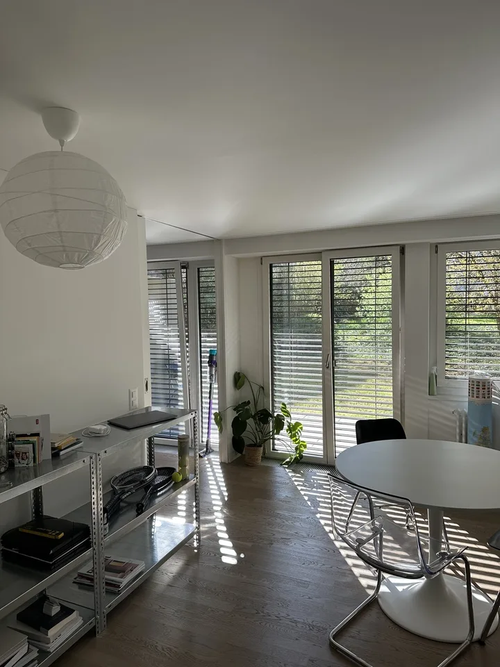 Sonnige 2,5 Zimmer Wohnung im Kreis 2