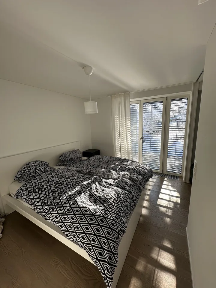 Sonnige 2,5 Zimmer Wohnung im Kreis 2