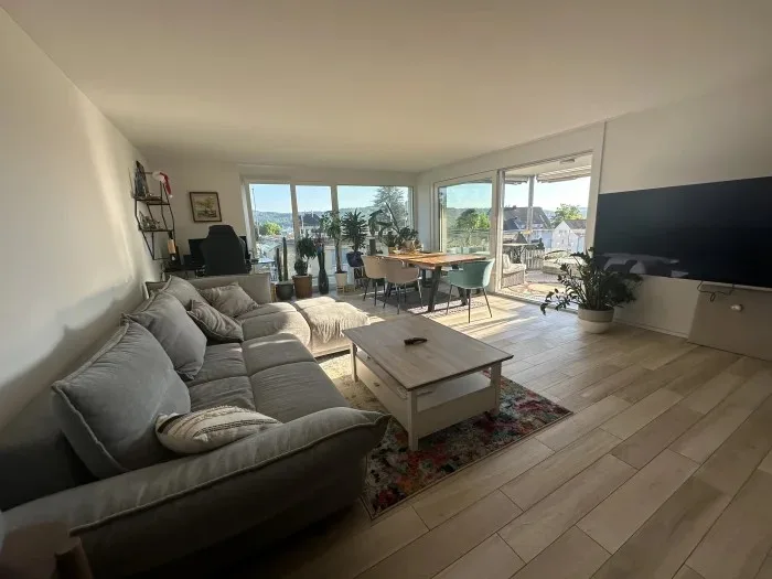 Modern 2.5-room Minergie apartment in Zürich-Höngg with sunset balcony