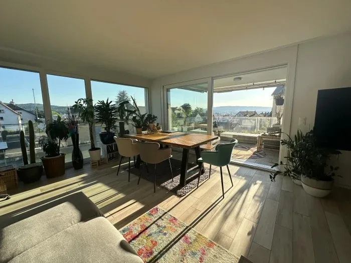 Modern 2.5-room Minergie apartment in Zürich-Höngg with sunset balcony