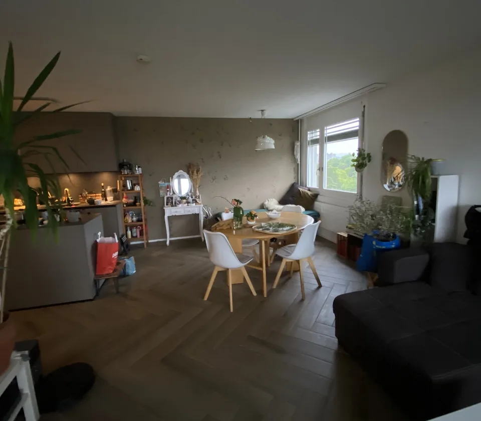 2 Rooms in a beautifull flat, close to center, with a nice Doggo :)