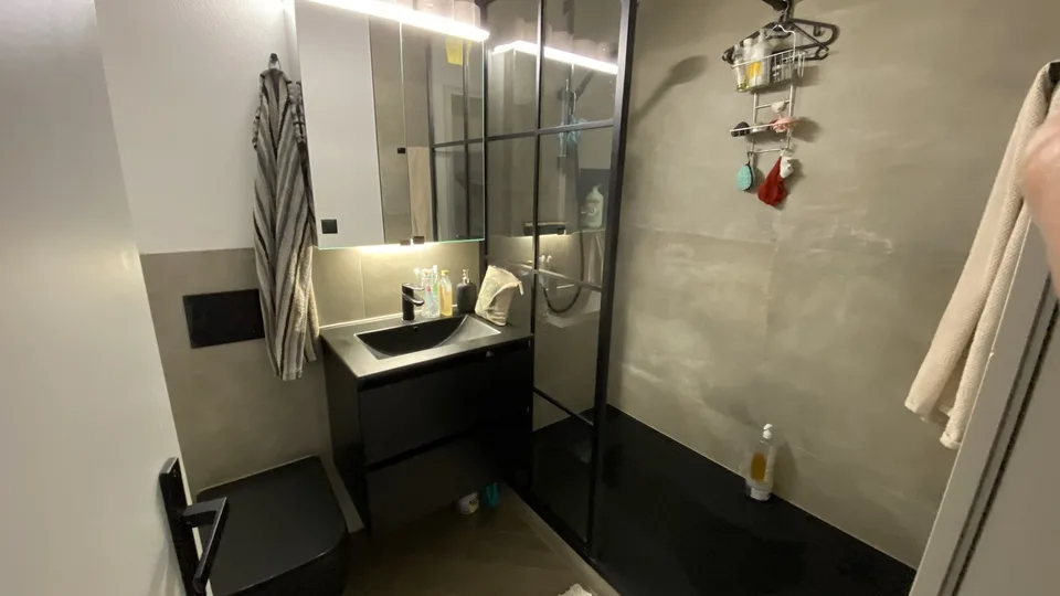 2 Rooms in a beautifull flat, close to center, with a nice Doggo :)
