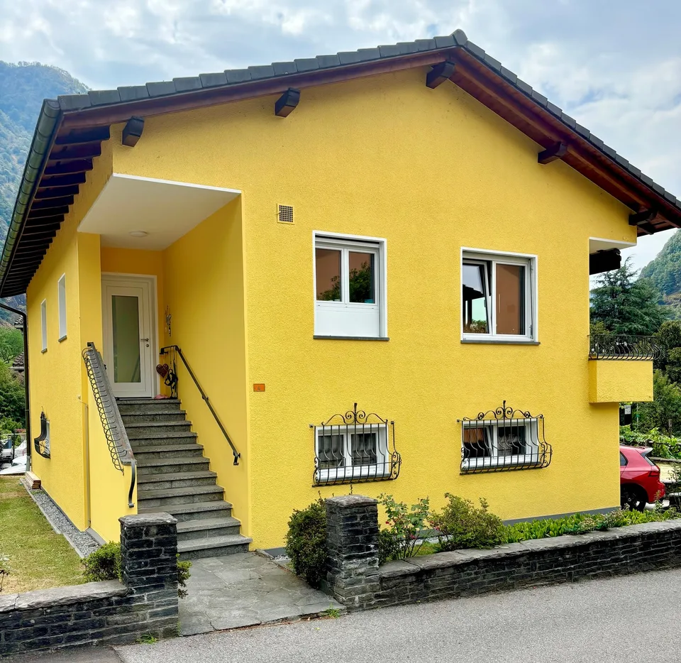 Affittiamo un grazioso e accogliente appartamento di 3½ locali a Gordevio, nel cuore della splendida Vallemaggia. L'appartamento è particolarmente adatto a persone che amano la tranquillità, la natura e il Ticino e che desiderano trovare qui, per un perio