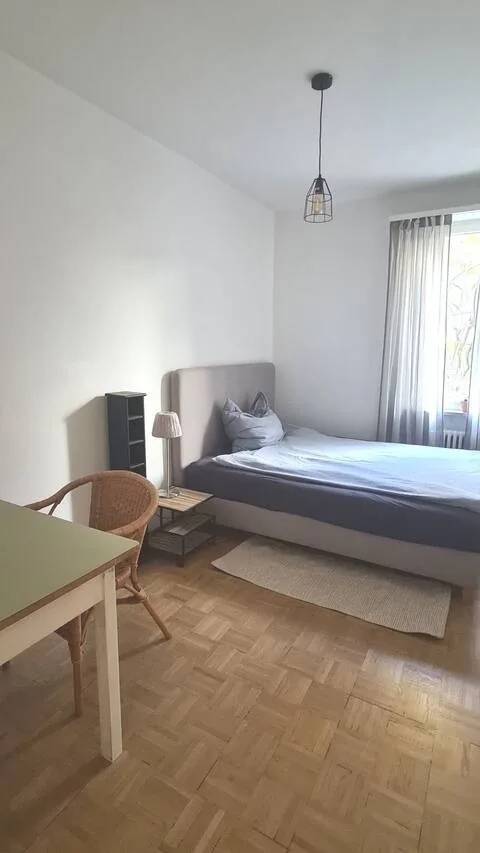 WG-Zimmer mit eigenem Bad zu vermieten nähe Rigiplatz/Uni Spital/ETH | Room to rent with own bathroom near Rigiplatz/Uni Hospital/ETH