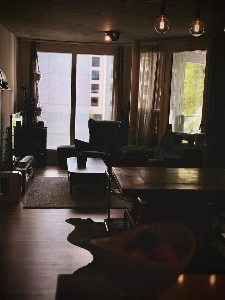 Zimmer in 4er-WG ab September frei (5 1/2 Zimmer Wohnung)