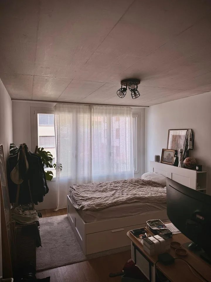 Zimmer in 4er-WG ab September frei (5 1/2 Zimmer Wohnung)