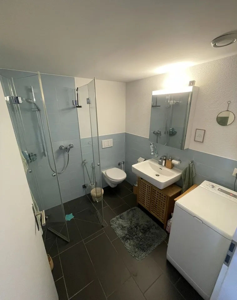 Helle 1-Zimmer-Wohnung mit einzigartiger 25 m² Privat-Dachterrasse im Herzen von Zürich Kreis 4