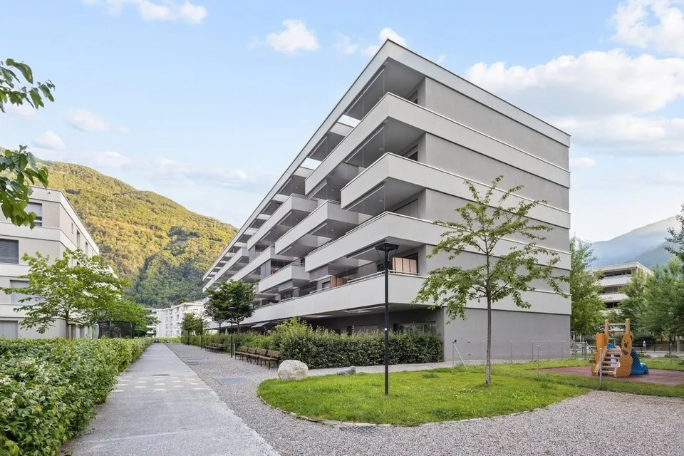 Renting a spacious and modern 3.5-room apartment, surrounded by greenery
