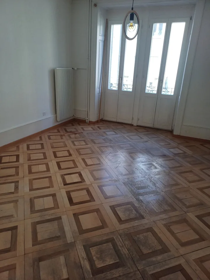 WG Zimmer in schöner Altbauwohnung