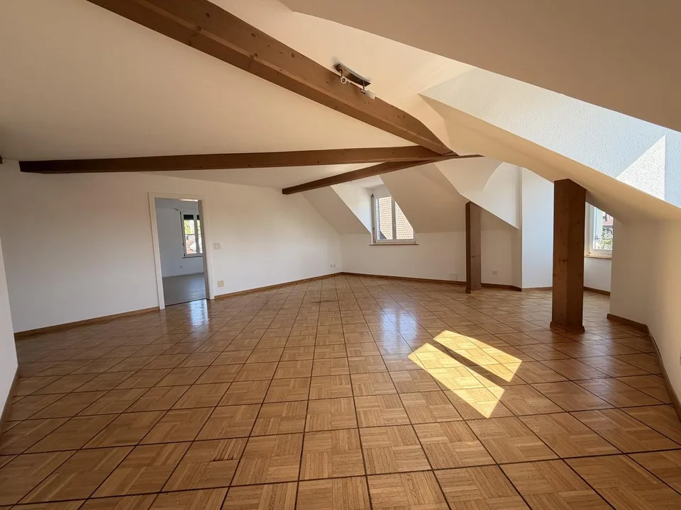 Grosszügige 5-Zimmerwohnung mit Weitsicht im stilvollen Jugendstilhaus