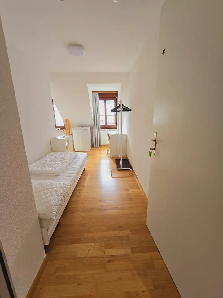 möbliertes Zimmer mit eigenem Bad, Küche zur Allgemeinnutzung, Zimmer 45