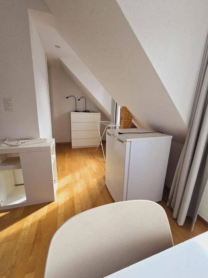 möbliertes Zimmer mit eigenem Bad, Küche zur Allgemeinnutzung, Zimmer 45