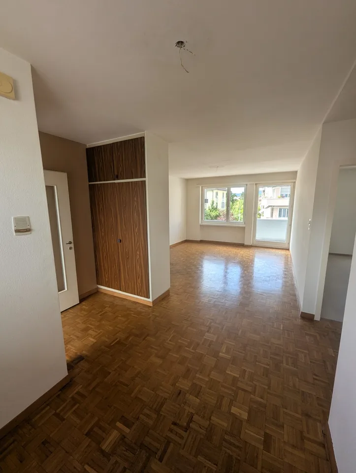 Grosszügige 2.5-Zimmer-Wohnung befristet bis September 2027