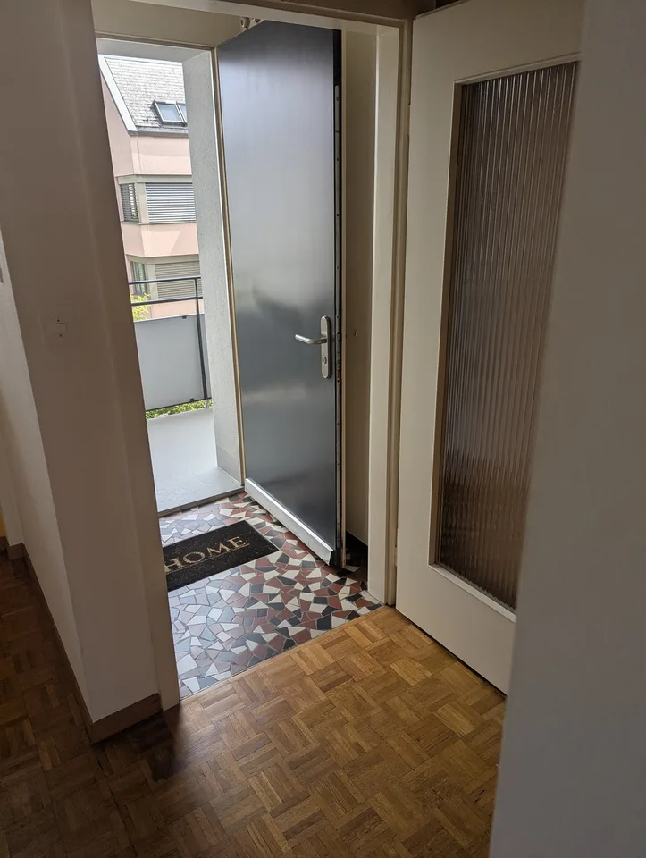 Grosszügige 2.5-Zimmer-Wohnung befristet bis September 2027