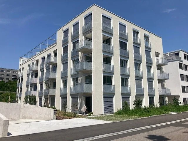 Tolle 2.5-Zimmer-Attikawohnung mit grosser Terrasse zu vermieten