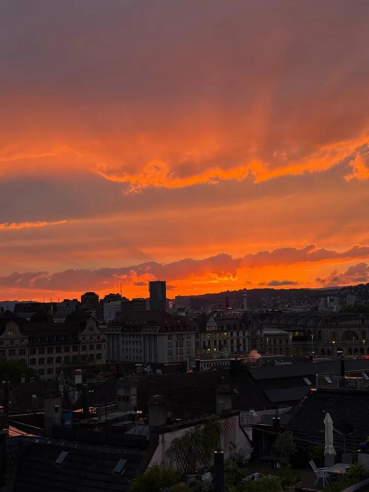 360° Rooftop Living in the Heart of Kreis 1