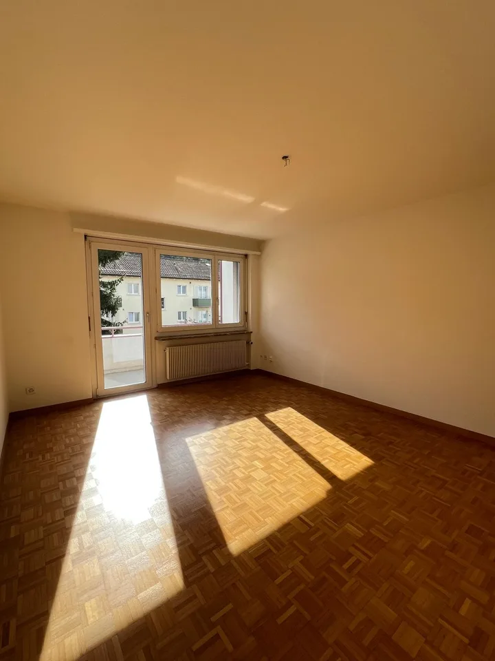 Bright 2.5-Room Apartment with Balcony in Zürich Triemli – Available September 2026