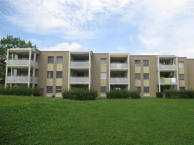 4 1/2-Zimmerwohnung im 1. OG mit Balkon