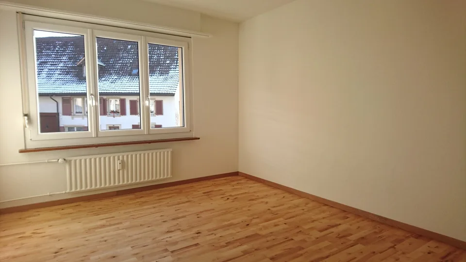 Helle 4-Zimmerwohnung mit Balkon im Dorfkern von Gelterkinden