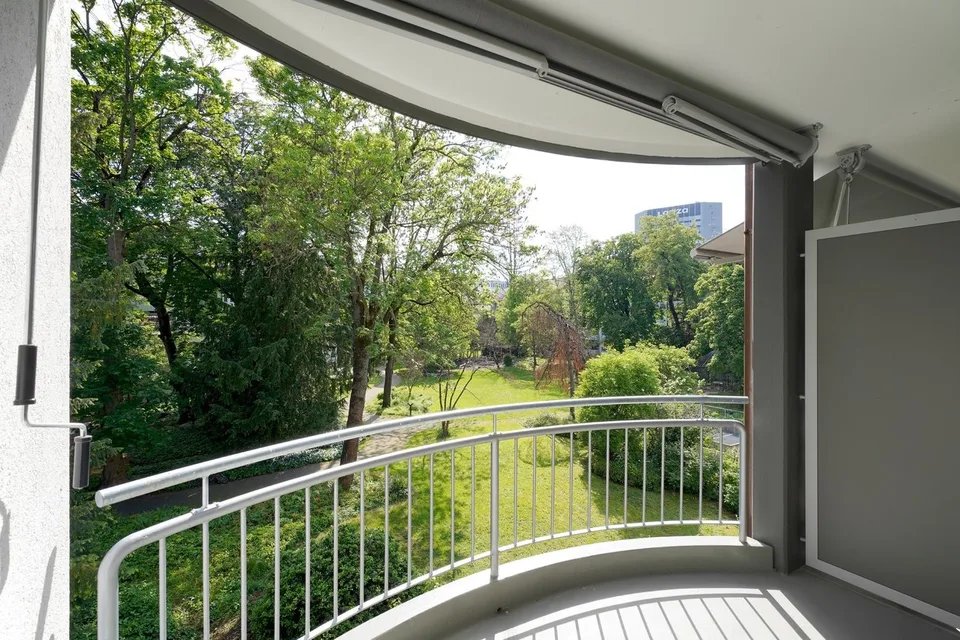 Blick in Parkanlage – Foto 7 von 8