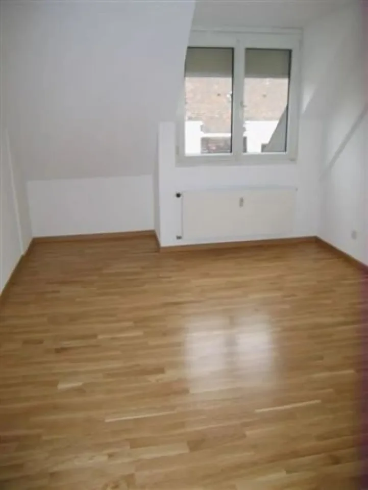 5 Zimmer Dachgeschosswohnung in fußläufiger Nähe zur Messe und zum Bahnhof