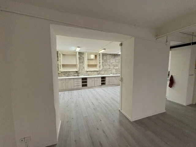 Attraktives Büro / Atelier in wunderschönem Altbau (Nähe Heuwaage)