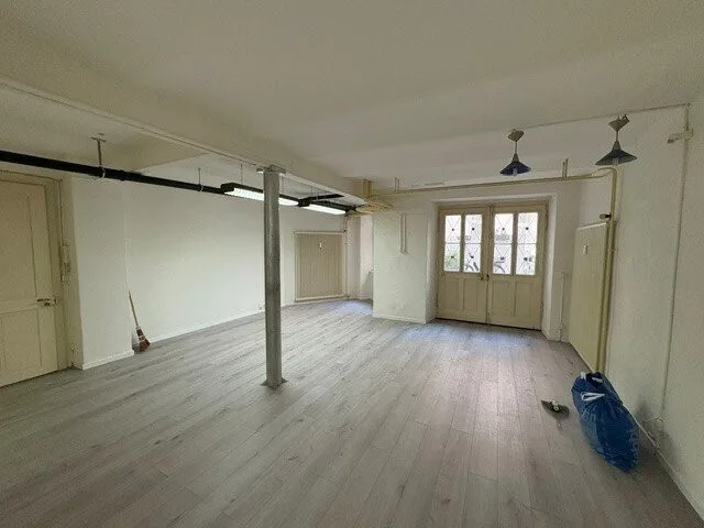 Attraktives Büro / Atelier in wunderschönem Altbau (Nähe Heuwaage)