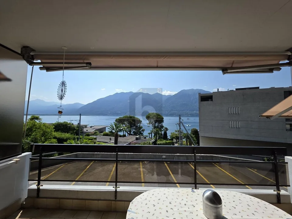 GRAZIOSO CON MERAVIGLIOSA VISTA LAGO