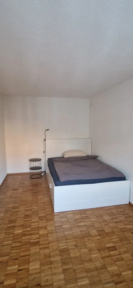 Helles WG-Zimmer in 2er-Studentinnen-WG  Nähe Uni Pérolles