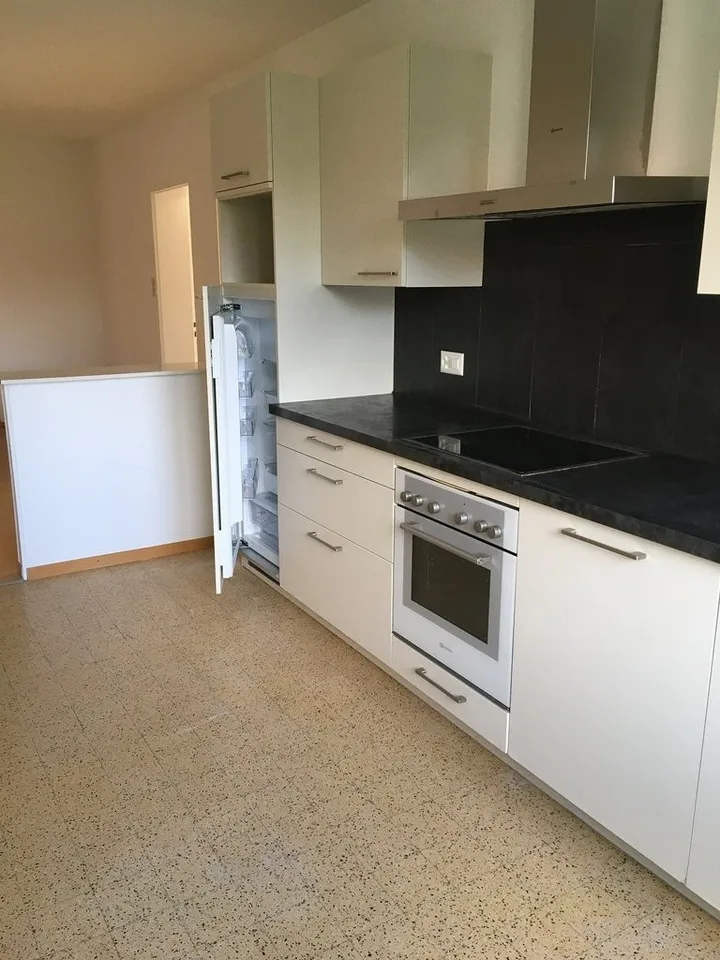 JOLI LOGEMENT AVEC BALCON